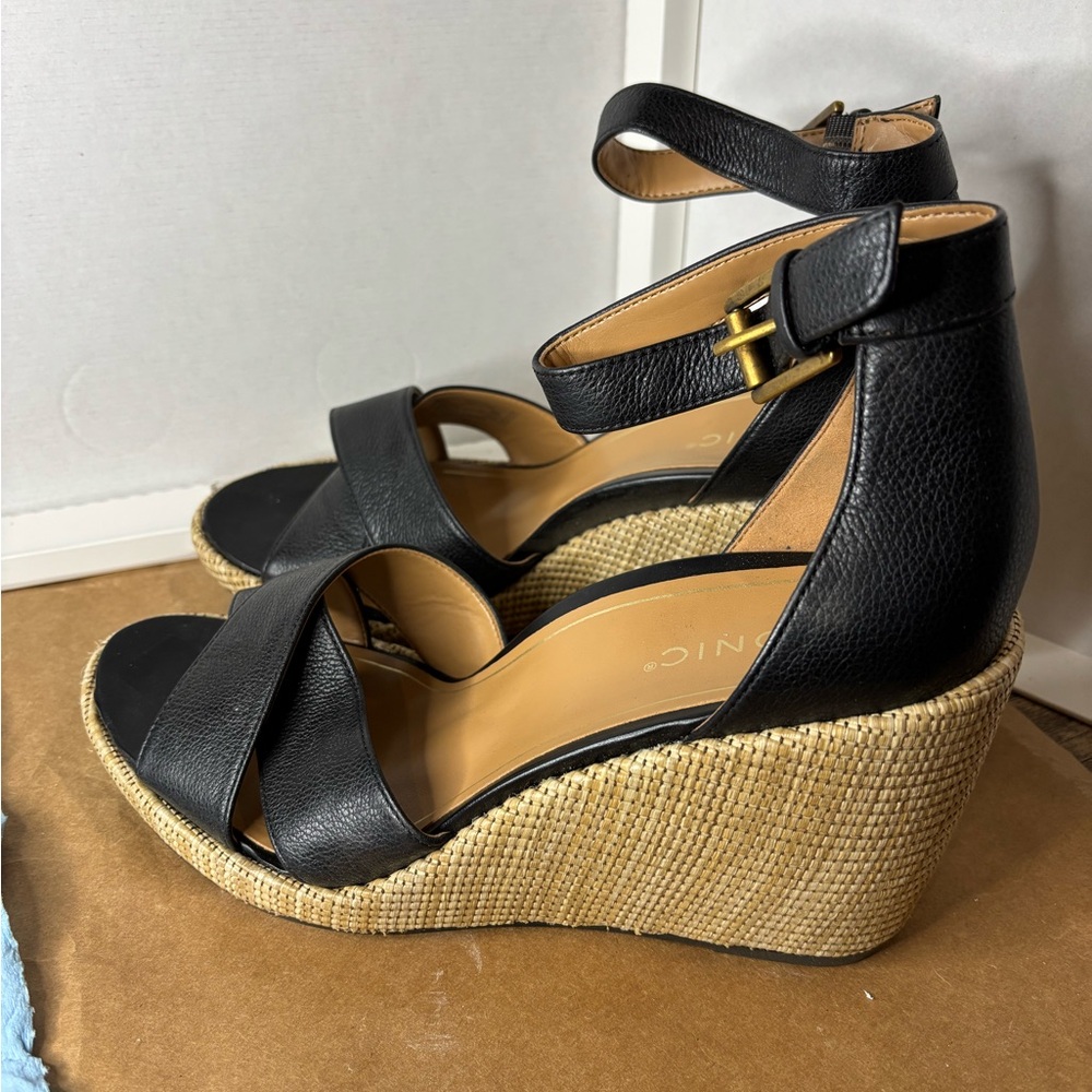 Vionic Black and Tan Wedge Sandals